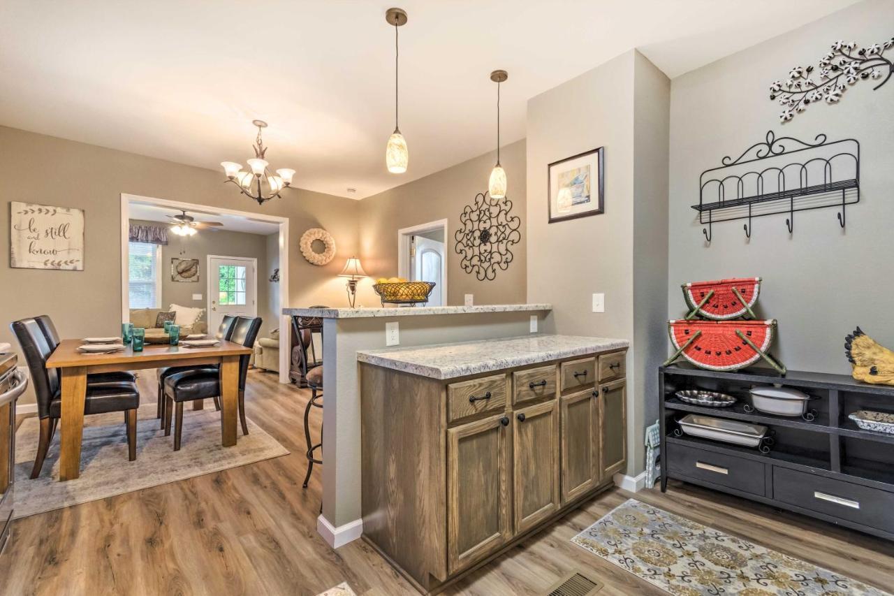 Remodeled Downtown Hot Springs Home With Porch 外观 照片