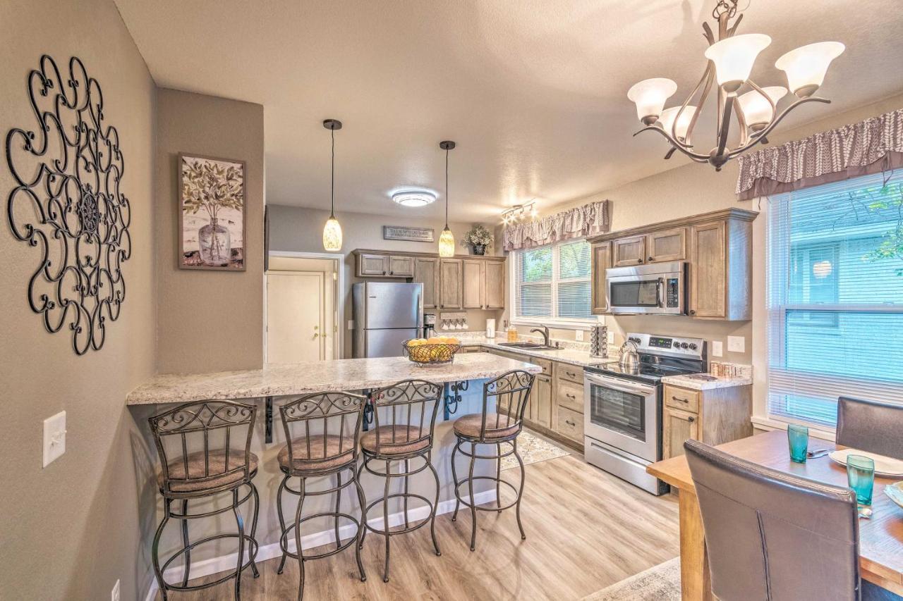 Remodeled Downtown Hot Springs Home With Porch 外观 照片